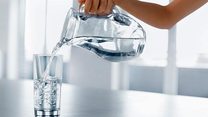 Manfaat Kebiasaan Minum Air Putih Pagi Hari